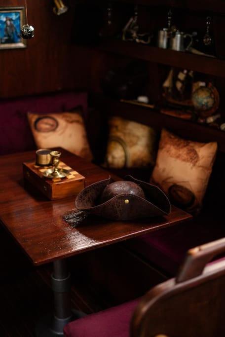The Captains Locker - 30Ft Yacht ซานมิเกลเดียโบนา ภายนอก รูปภาพ