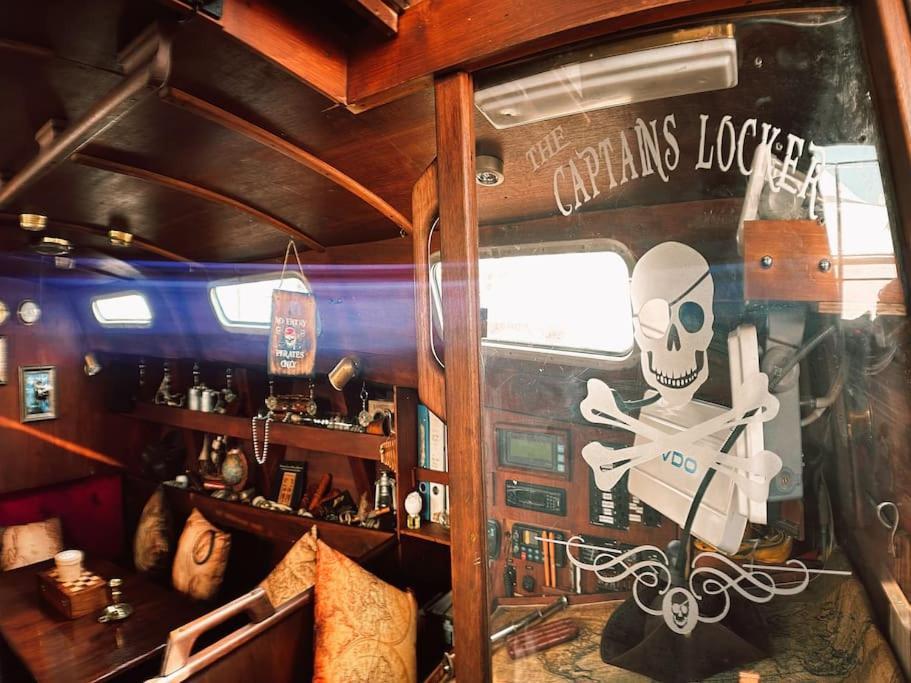 The Captains Locker - 30Ft Yacht ซานมิเกลเดียโบนา ภายนอก รูปภาพ