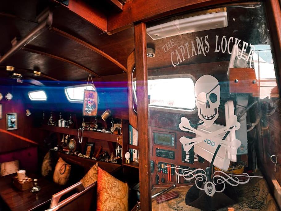 The Captains Locker - 30Ft Yacht ซานมิเกลเดียโบนา ภายนอก รูปภาพ