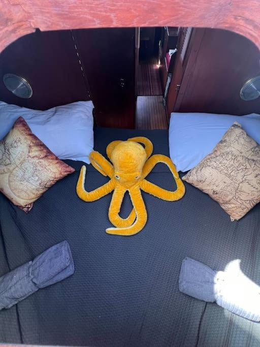 The Captains Locker - 30Ft Yacht ซานมิเกลเดียโบนา ภายนอก รูปภาพ