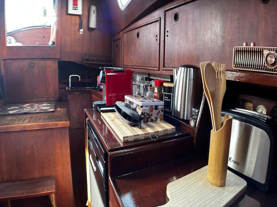 The Captains Locker - 30Ft Yacht ซานมิเกลเดียโบนา ภายนอก รูปภาพ